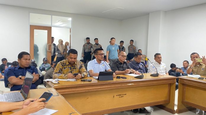 RDPU DPRD Sulbar Terkait Rencana Aktivitas Tambang Pasir