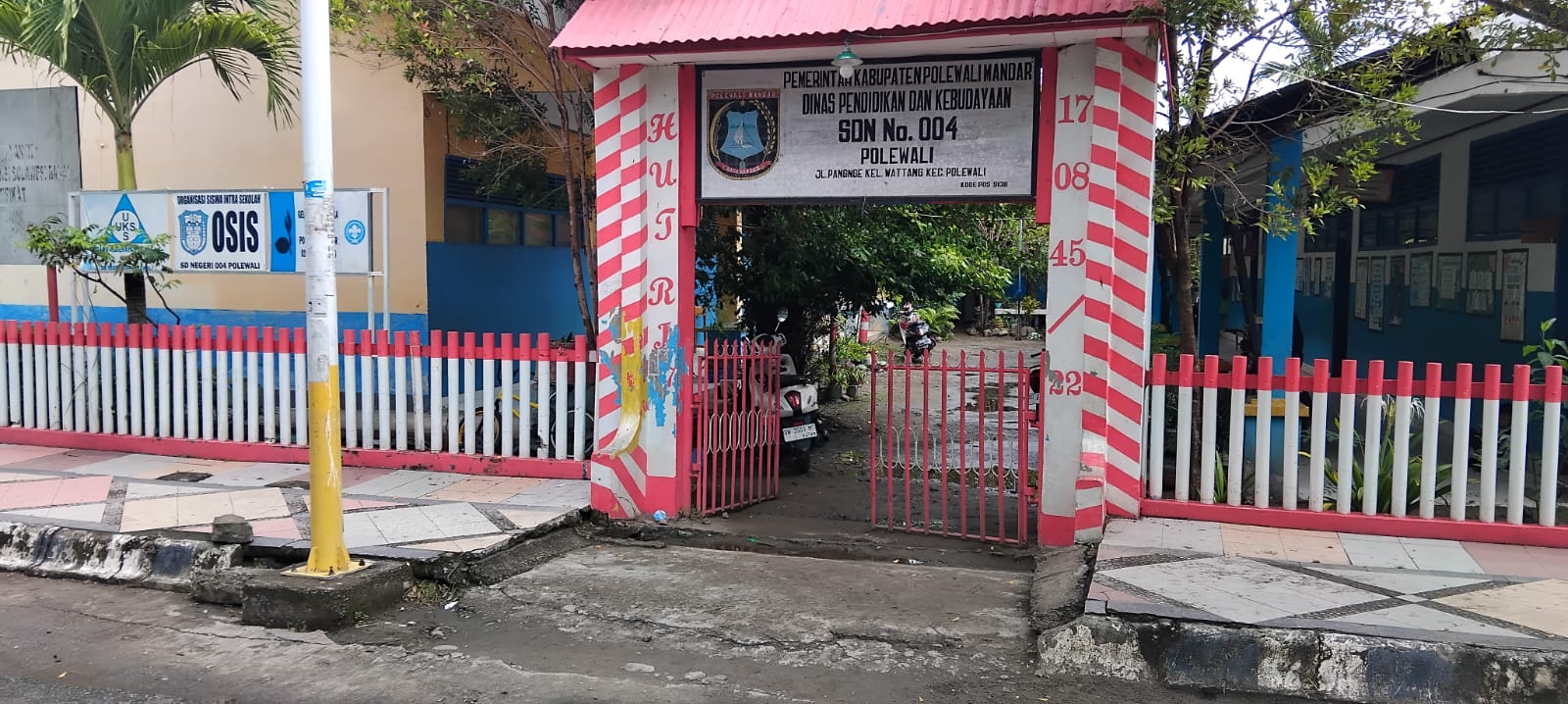 SDN 004 Polewali di Jl Pangale, Kelurahan Wattang, Kecamatan Polewali